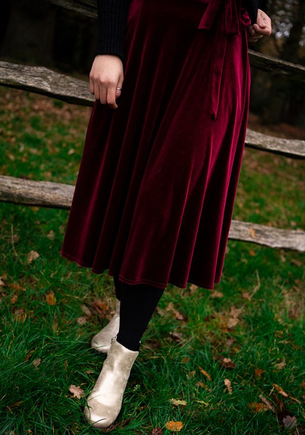 Izzy Wine Velvet A-Line Midi Skirt For Sale